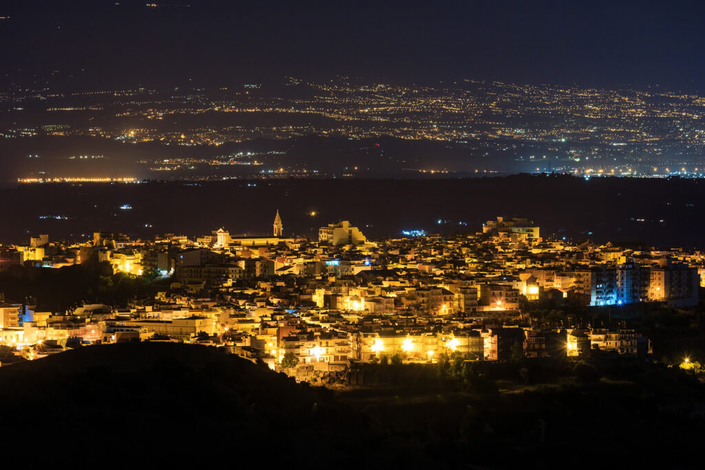 Veduta notturna della Città di Lentini